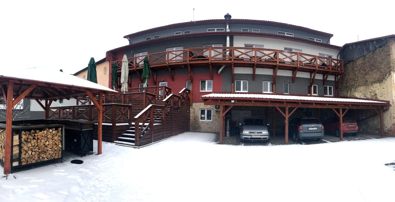 Hotel Menhard Exterior photo